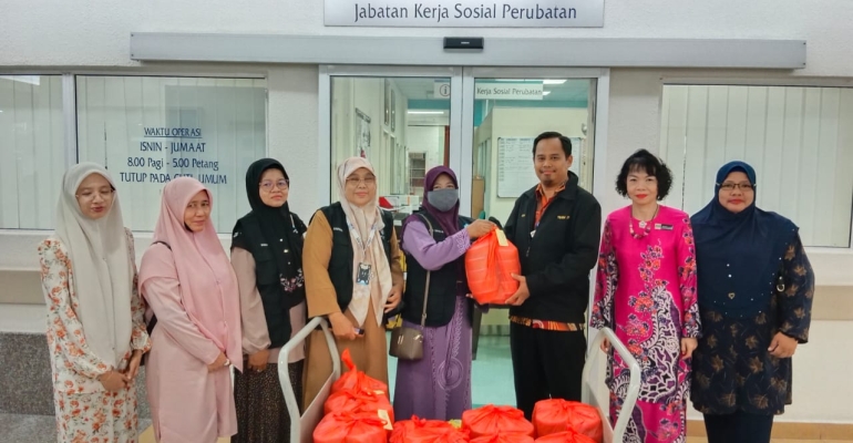 Penyerahan Sumbangan Bubur Lambuk 